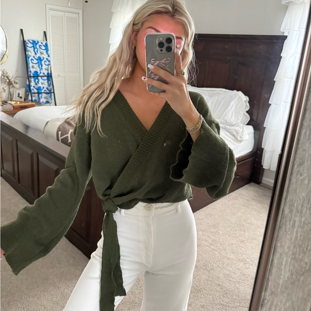 Olive tie sweater 🫒